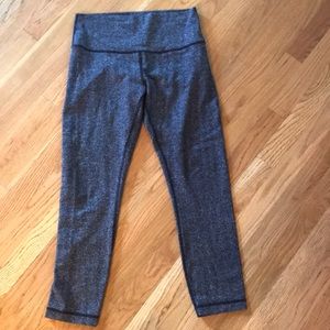 lululemon ankle length size 8 legging black & grey